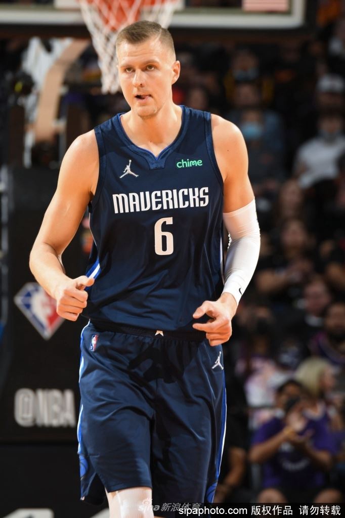 波尔津吉斯连续6场比赛得分超20 追平职业生涯最高（波尔津吉斯比赛视频）