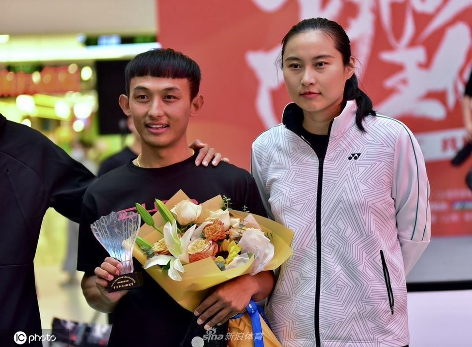 王仪涵现身上海羽毛球城市业余联赛（挑战王仪涵—上海市民羽毛球挑战）