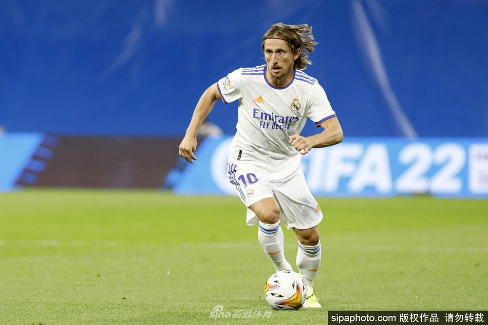 莫德里奇希望在皇马挂靴 愿意降薪续约至2023年（莫德里奇在皇马踢什么位置）