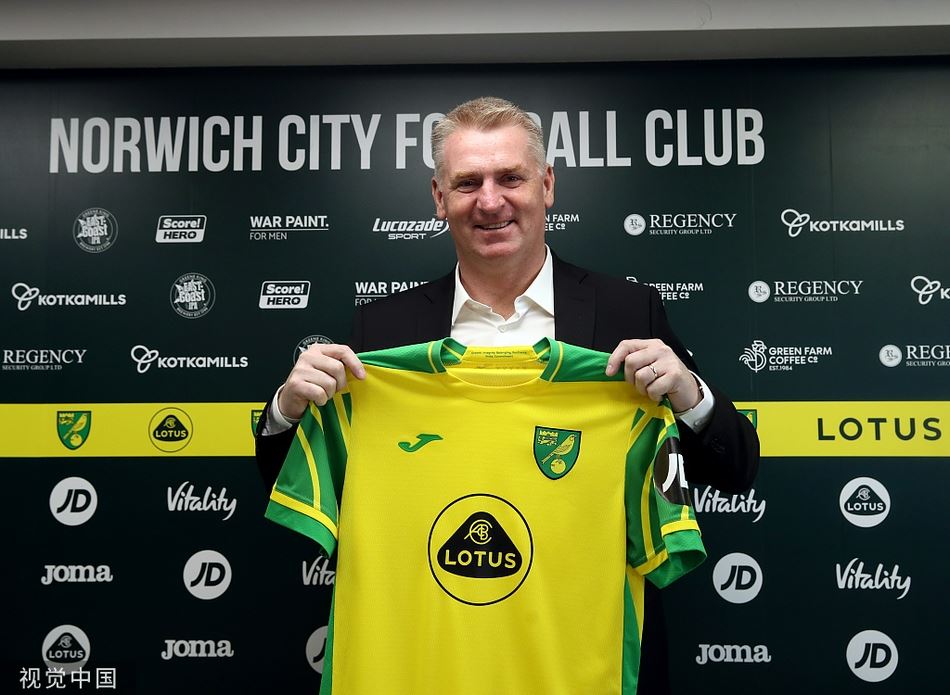 诺维奇新帅迪恩·史密斯出席发布会