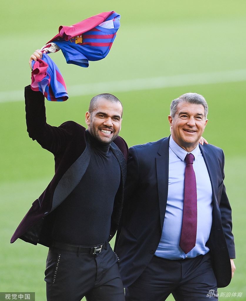 阿尔维斯亮相诺坎普：巴萨是我最后一站（阿尔维斯告别巴萨）