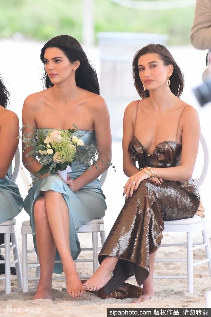 身材妖娆！布克女友肯豆参加婚礼当伴娘（布克肯豆约会视频）