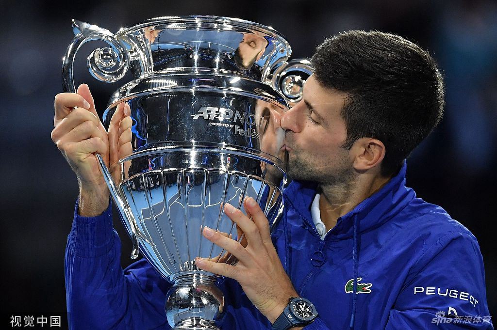 德约科维奇第七次捧起年终第一奖杯（德约科维奇第七次捧起年终第一奖杯了吗）