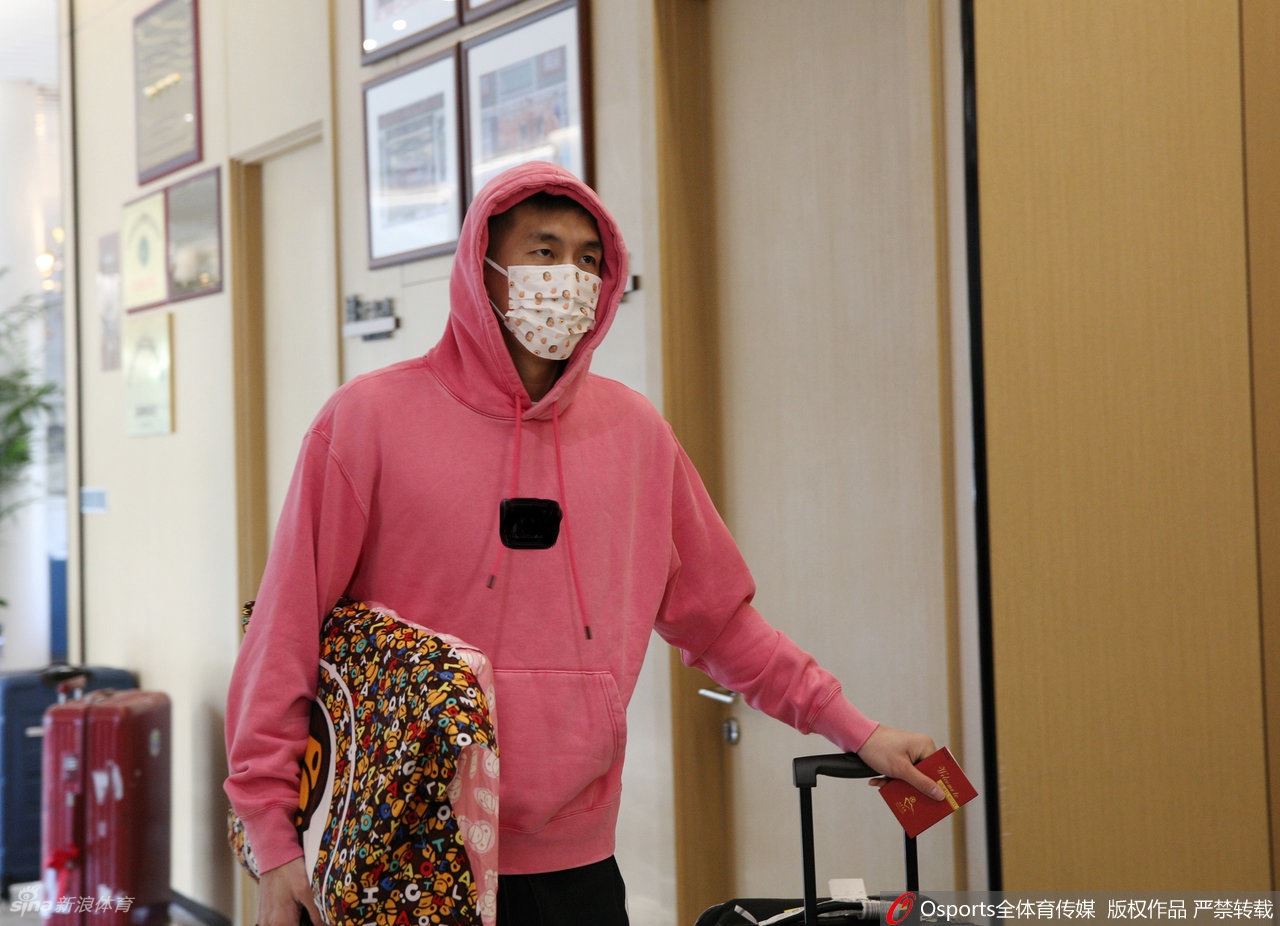 中国男篮抵达宁波训练基地 郭艾伦领衔亮相（中国男篮郭艾伦最新消息）