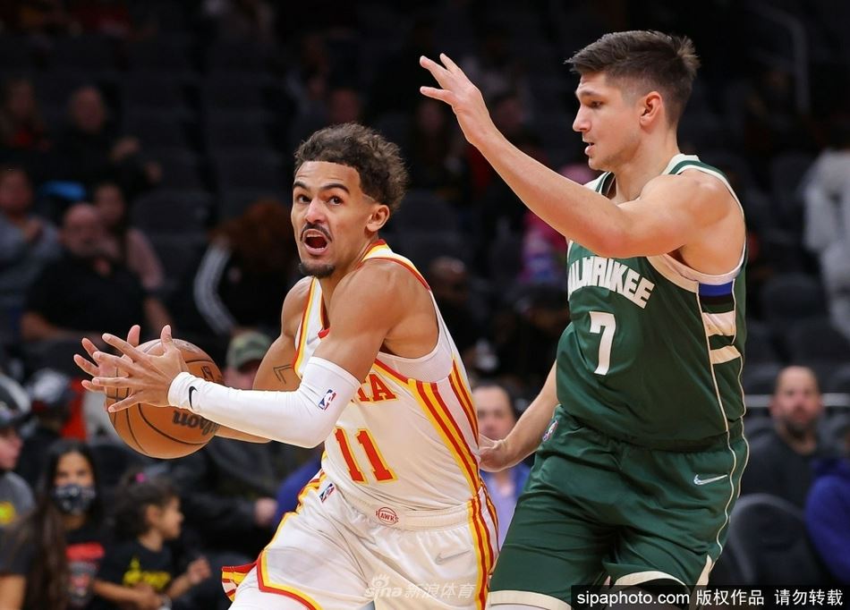 特雷-杨半场砍下至少25分且命中7+三分 队史近24年来首人（特雷杨半场比赛）