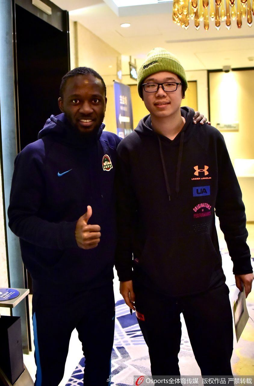 河南嵩山龙门沪上训练备战联赛 外援齐齐亮相（河南嵩山龙门队近况）