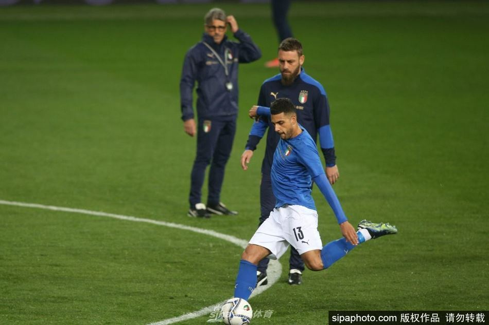意足协官方：德罗西重返意大利国家队 担任青年队助理教练（意大利球员德罗西）