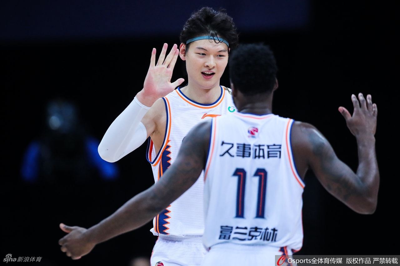 [CBA]上海115-97四川 王哲林21分13篮板（cba王哲林新闻）