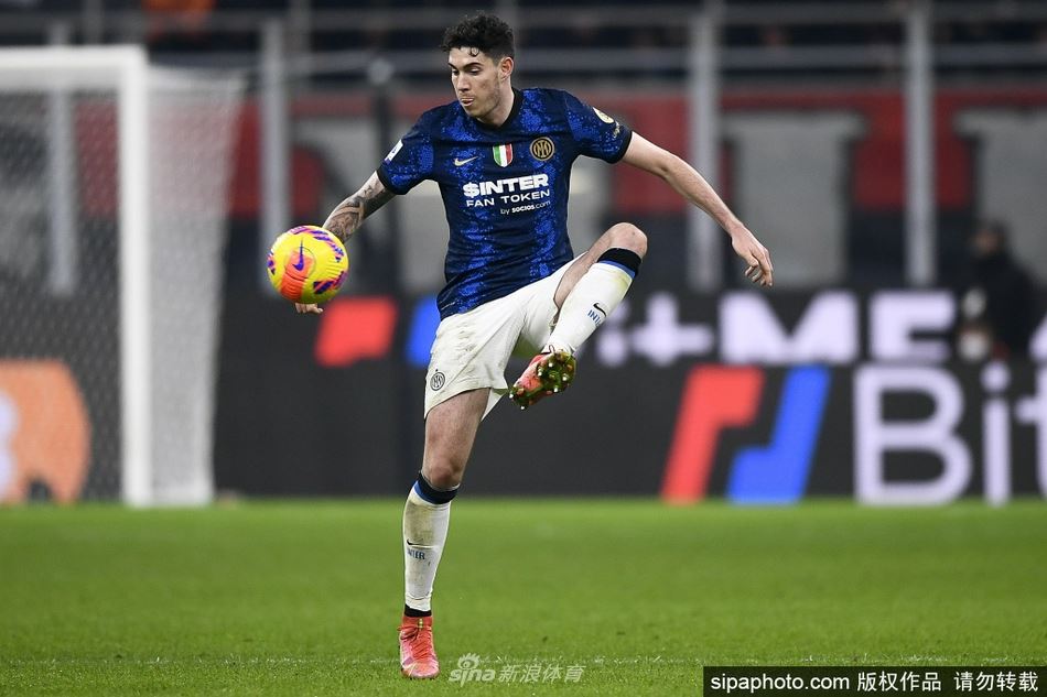 巴斯托尼完成个人意甲100场里程碑（意甲球员巴托斯）