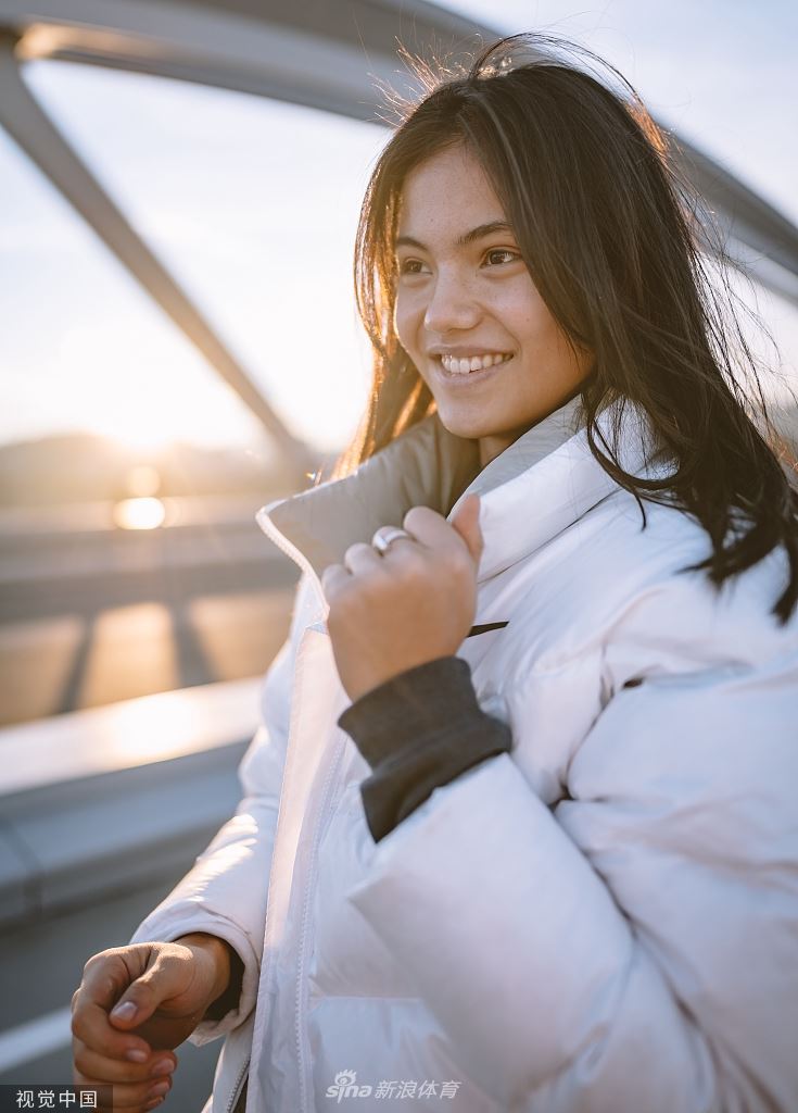 网球天才少女拉杜卡努街头拍写真（网球选手拉杜卡努）