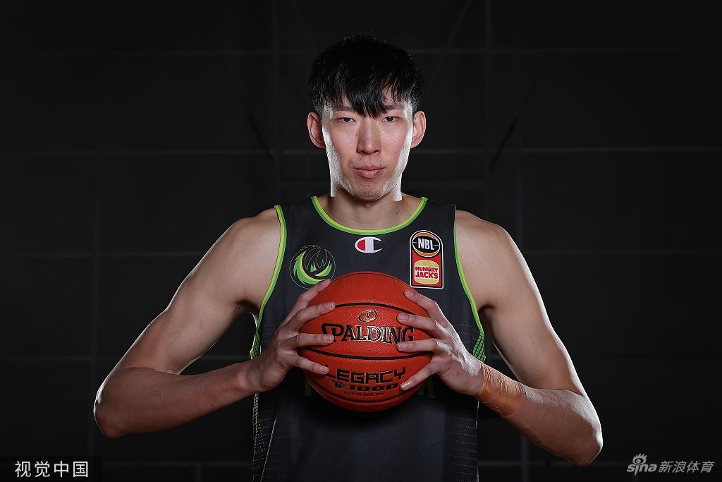 周琦为新东家拍摄新赛季写真（周琦为新东家拍摄新赛季写真了吗）