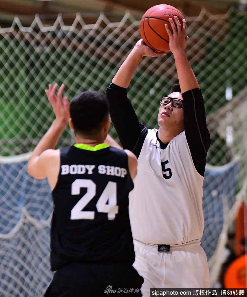 立冬室外冰雪室内业余篮球火热（冬季室外篮球）