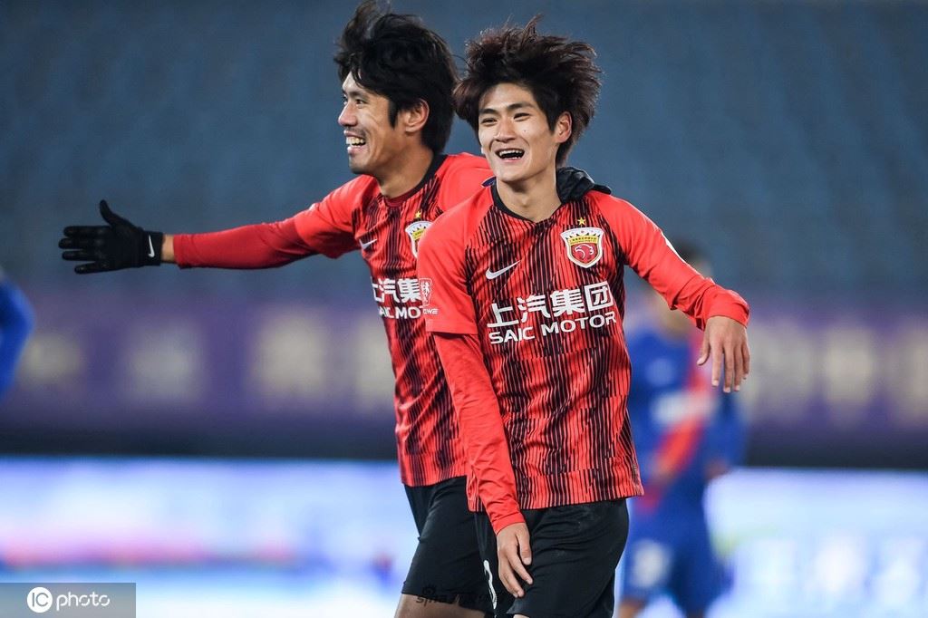 海港淘汰申花 晋级足协杯决赛（申花和海港比赛）