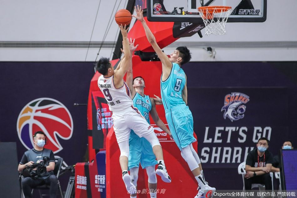 [CBA联赛]上海121：88胜青岛（cba上海队大胜青岛）