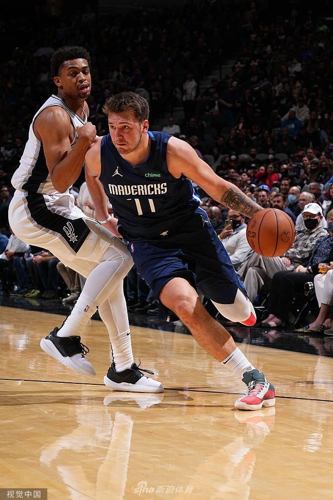 [NBA常规赛]独行侠109-108马刺（独行侠马刺回放）