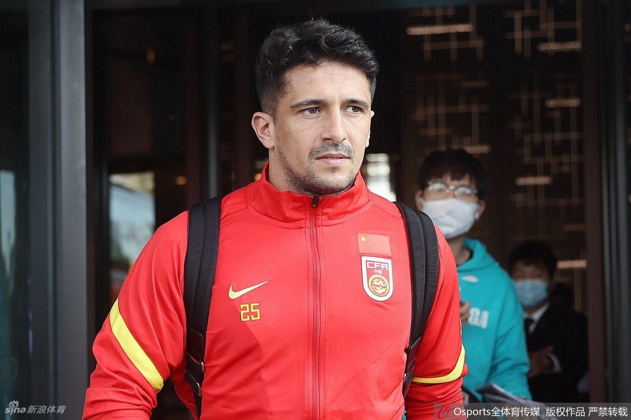 国足与深圳浙江进行热身赛 洛国富阿兰进球（国足啊兰）