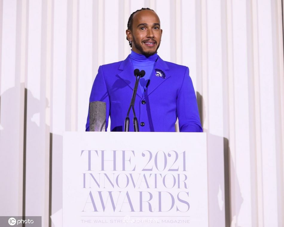 汉密尔顿盛装出席颁奖典礼（汉密尔顿盛装出席颁奖典礼了吗）