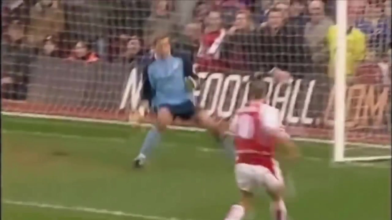 （头对头比赛）头对头防守 丝毫不失位