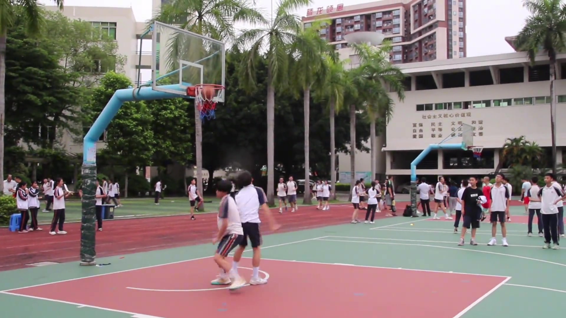 （初中生单挑视频）精彩的初中生单挑！氛围相当不错！