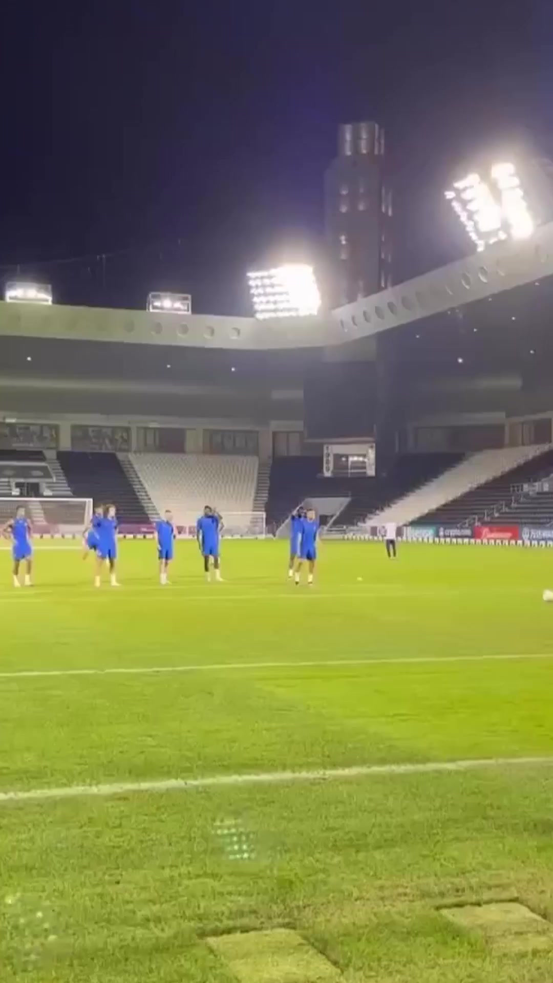 （杜锋胡明轩有爱瞬间）杜锋批评胡明轩：哎你摇什么？突的好不好传一下 非得起步