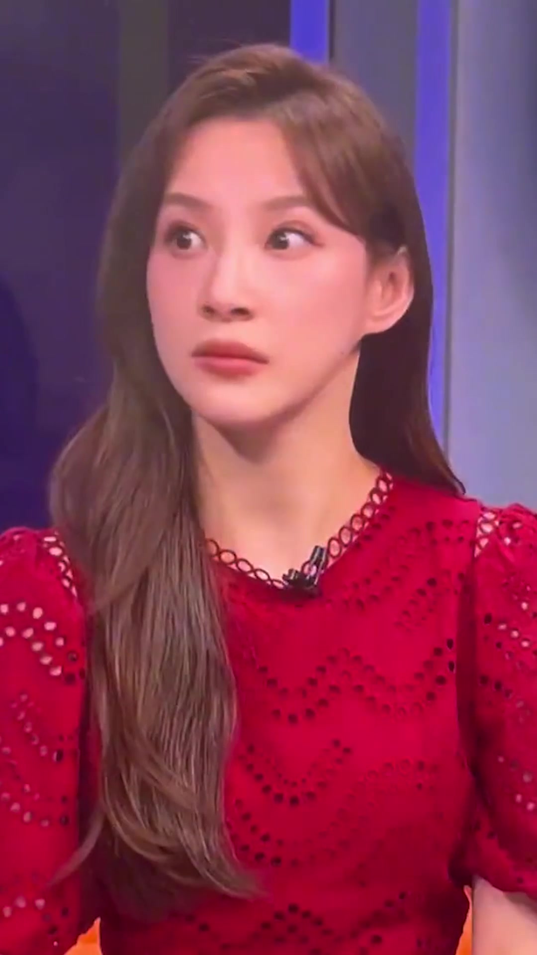 （曾凡博客串记者,赛后采访张镇麟的视频）曾凡博客串记者，赛后采访张镇麟