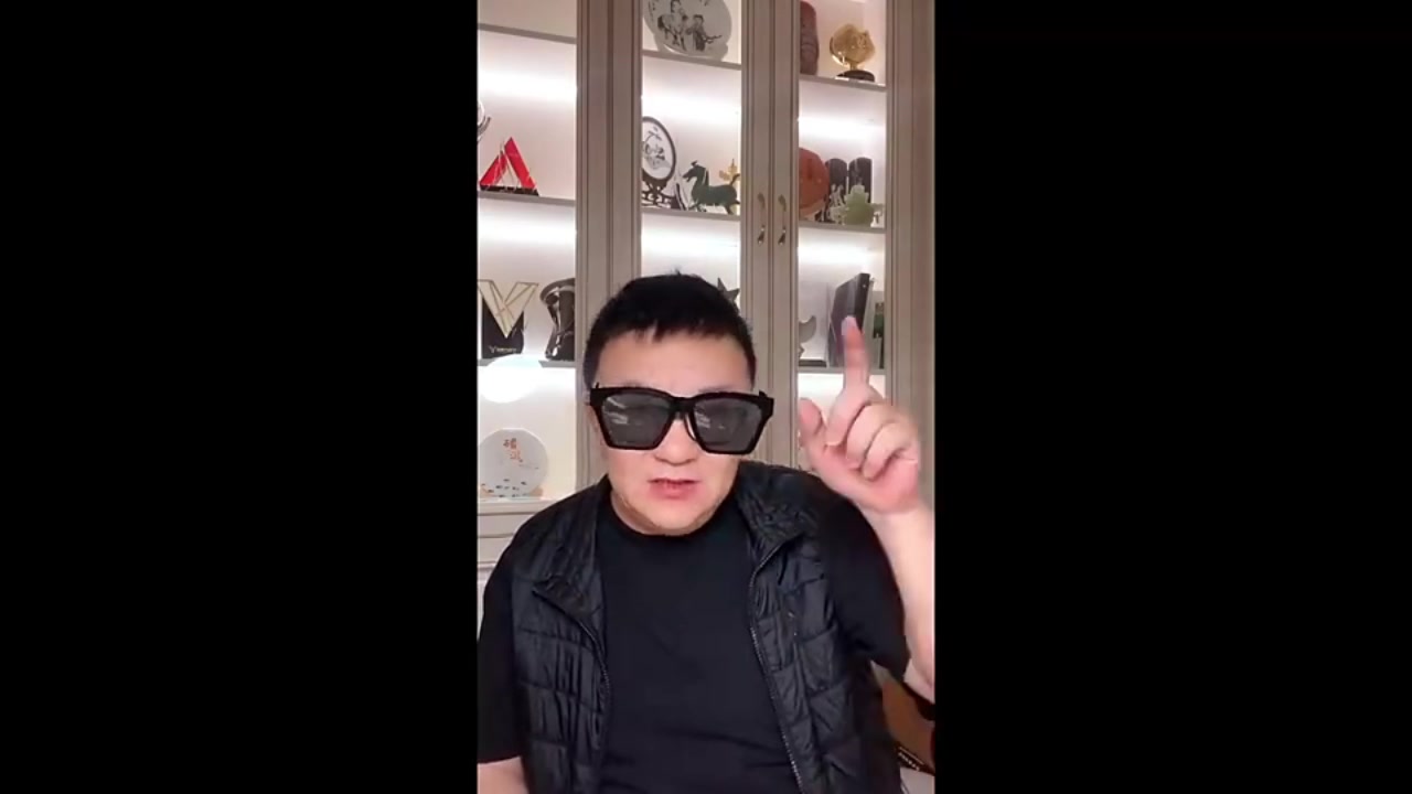 （曾凡博vs张镇麟）中国加油！曾凡博与张镇麟球员通道相遇，互相鼓励