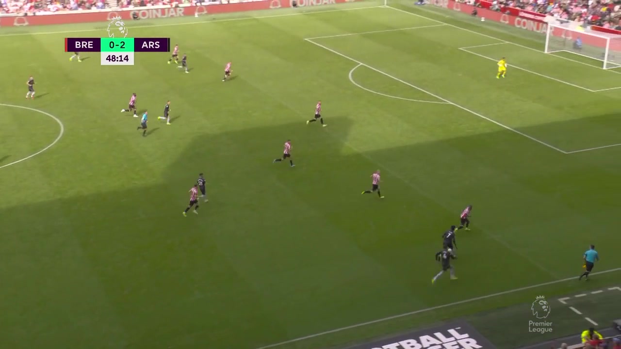 （王治郅和二婚妻子近况如何呢?）45岁王治郅计划要二胎？32岁妻子体重不足百斤，球迷很是担心