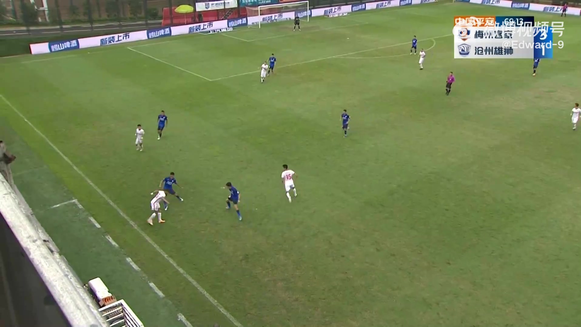 什么情况？苏伟指着杨鸣 后者指着技术台