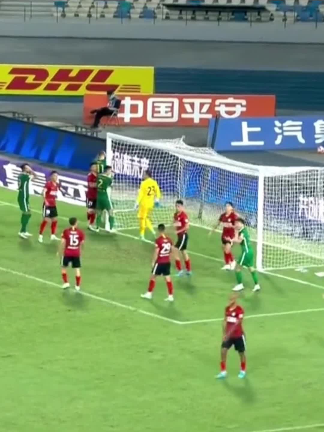 (胡金秋伤势如何)硬汉!回顾胡金秋受伤过程,坚持打完比赛令人钦佩!