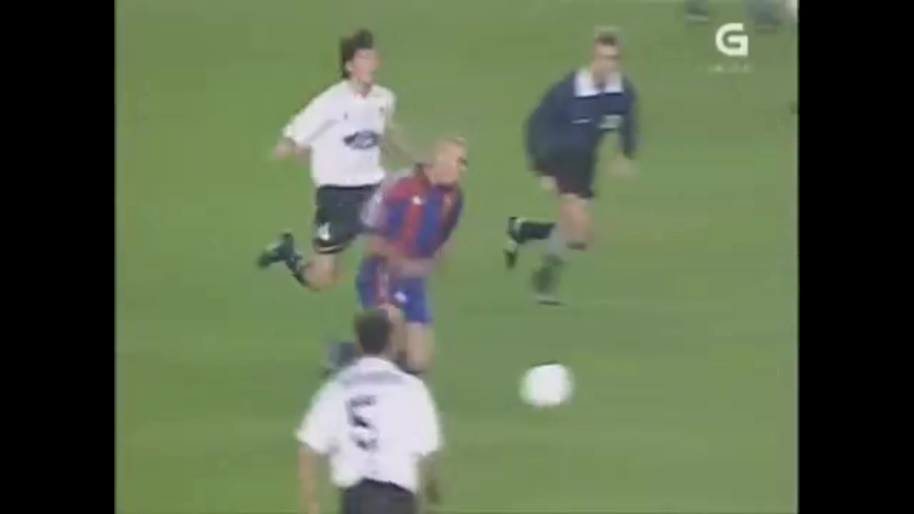 （张镇麟单挑）这小伙子真虎啊！张镇麟抢断直接起飞超高战斧劈扣！