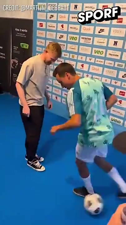 （胡明轩威姆斯出游）玩梗？威姆斯：会游泳？胡明轩：U jump I jump