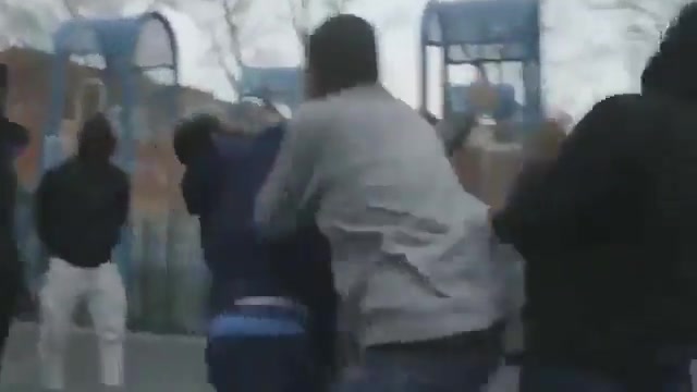 他俩在干啥？网友：加起来最多五岁 不能再多了