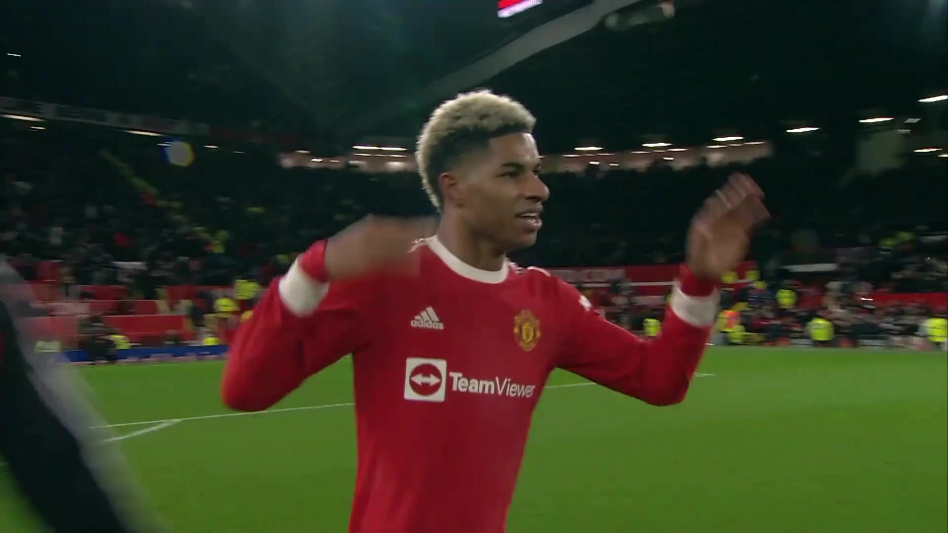 （杨鸣与裁判视频）火气好大！杨鸣指导不满判罚暴怒欲找裁判理论