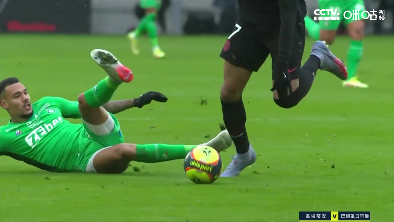 (马布里穿布鞋)低估东北的气温了!马布里穿西装赛前冻得直哆嗦