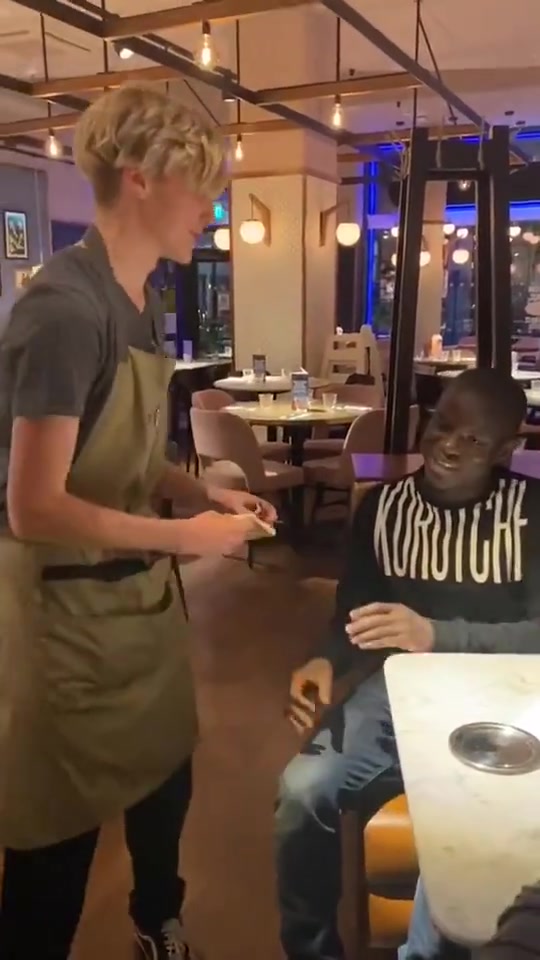 （德罗赞谈科比）科比附体！德罗赞大秀脚步晃飞对手随手一抛打成2+1