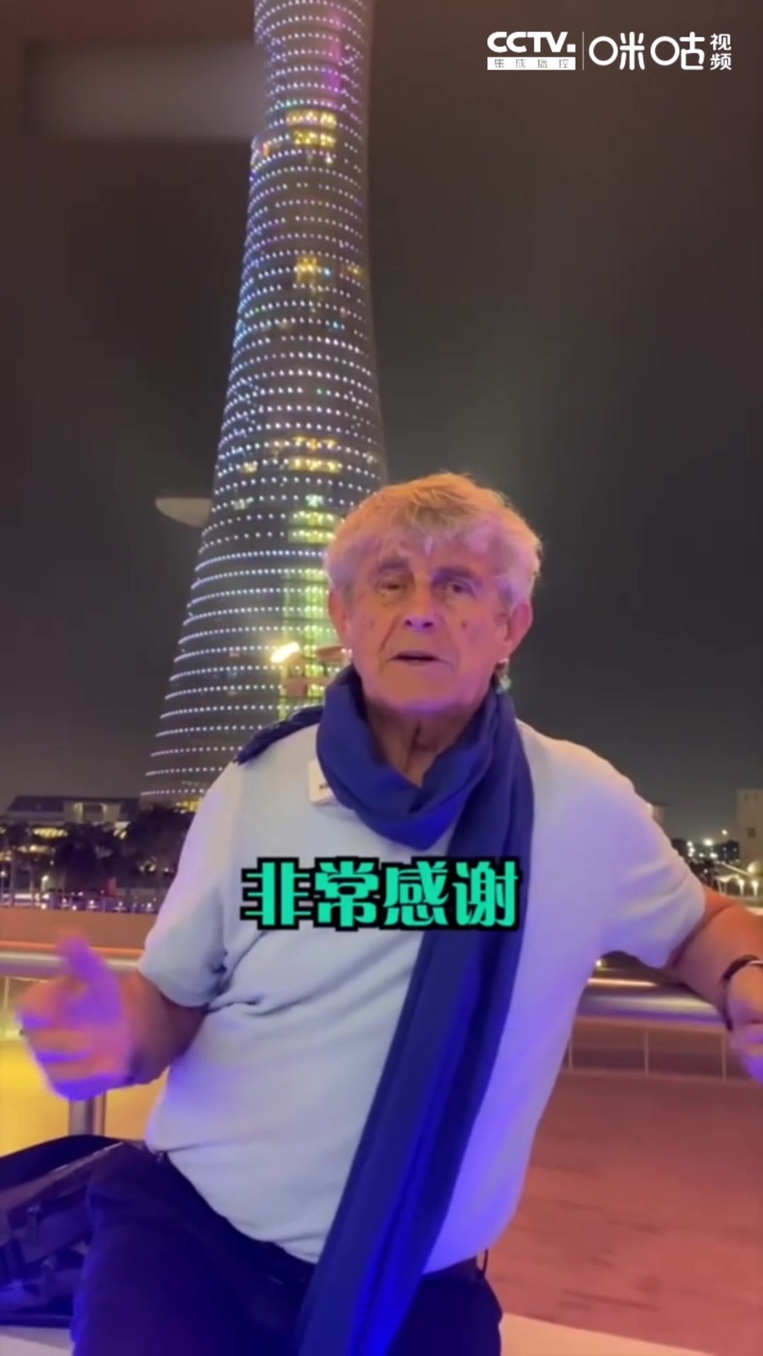 （周琦篮球视频）吃饼美滋滋！周琦篮下接妙传双手暴扣