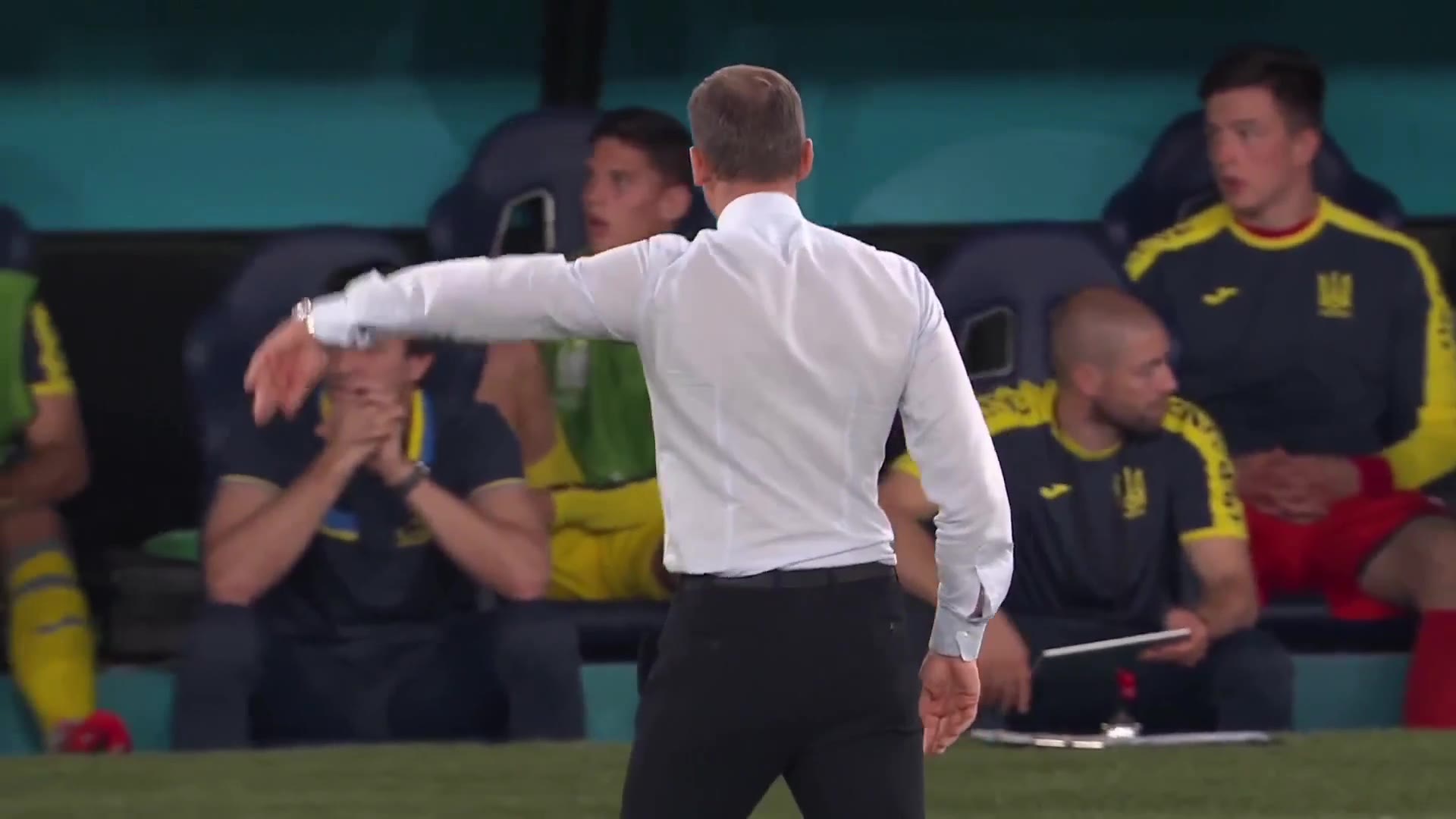 （折叠式拉杆）折叠拉杆暴扣惊艳全场！拉文砍下31分6板6助集锦