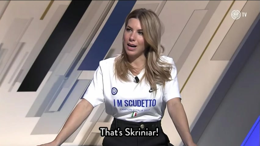 （80岁奶奶自带哨子去篮球场当裁判好吗）80岁奶奶自带哨子去篮球场当裁判