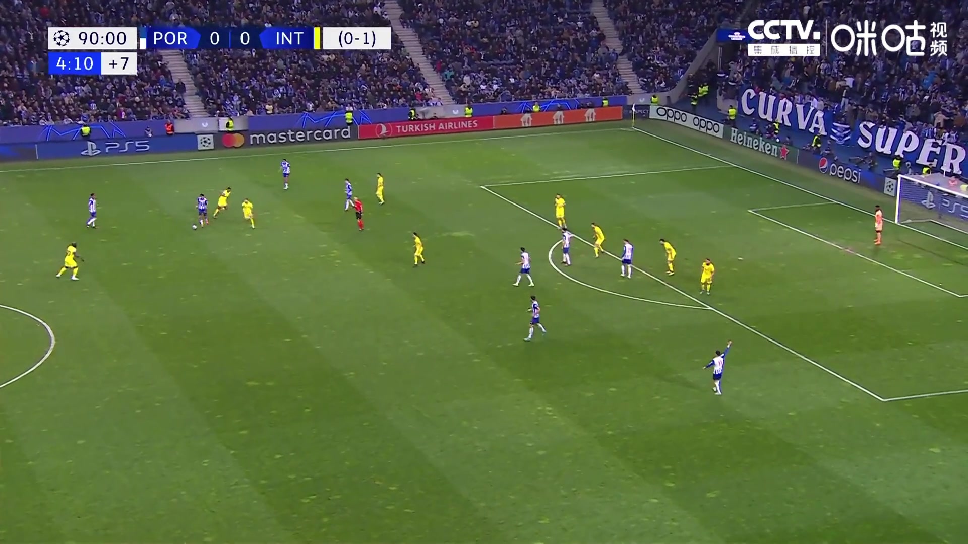 风声鹤唳！国米门前乱战 邓弗里斯门线救险（国际米兰邓弗里斯）