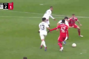 德甲-于帕8分钟染红舒波-莫廷&特尔破门 十人拜仁2-3赛季不胜门兴