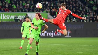 德甲-科曼双响穆西亚拉一条龙破门基米希染红 十人拜仁4-2狼堡（德甲穆科科）