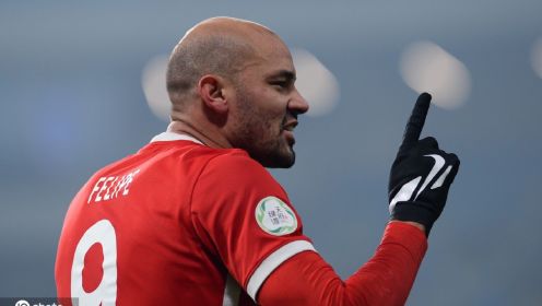 （张镇麟补篮违例）张镇麟强杀内线上篮不中，随后利用弹速抢到前场篮板补篮得手