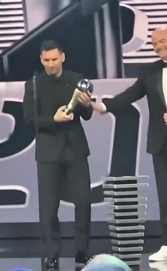 （科比·西蒙斯）科比曾三次劝说西蒙斯练投篮，西蒙斯为什么就是不听？