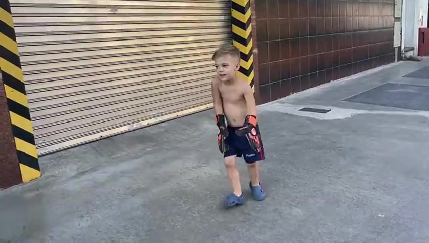 （杨毅谈西蒙斯）美国杨毅：西蒙斯在这个夏天应该从费城消失