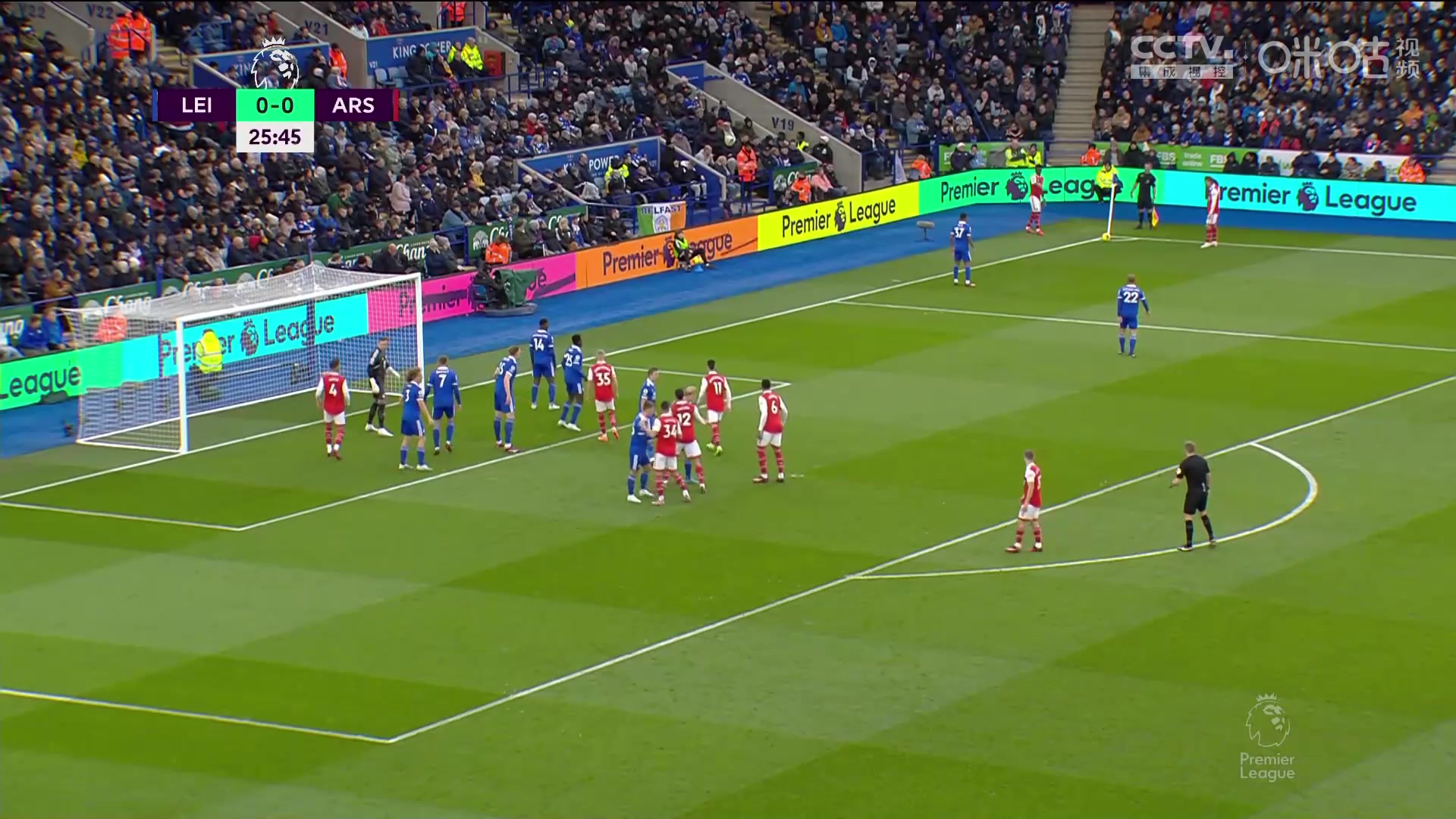 特罗萨德世界波破门，裁判判罚本-怀特犯规在先，进球无效（特罗萨萨纳）