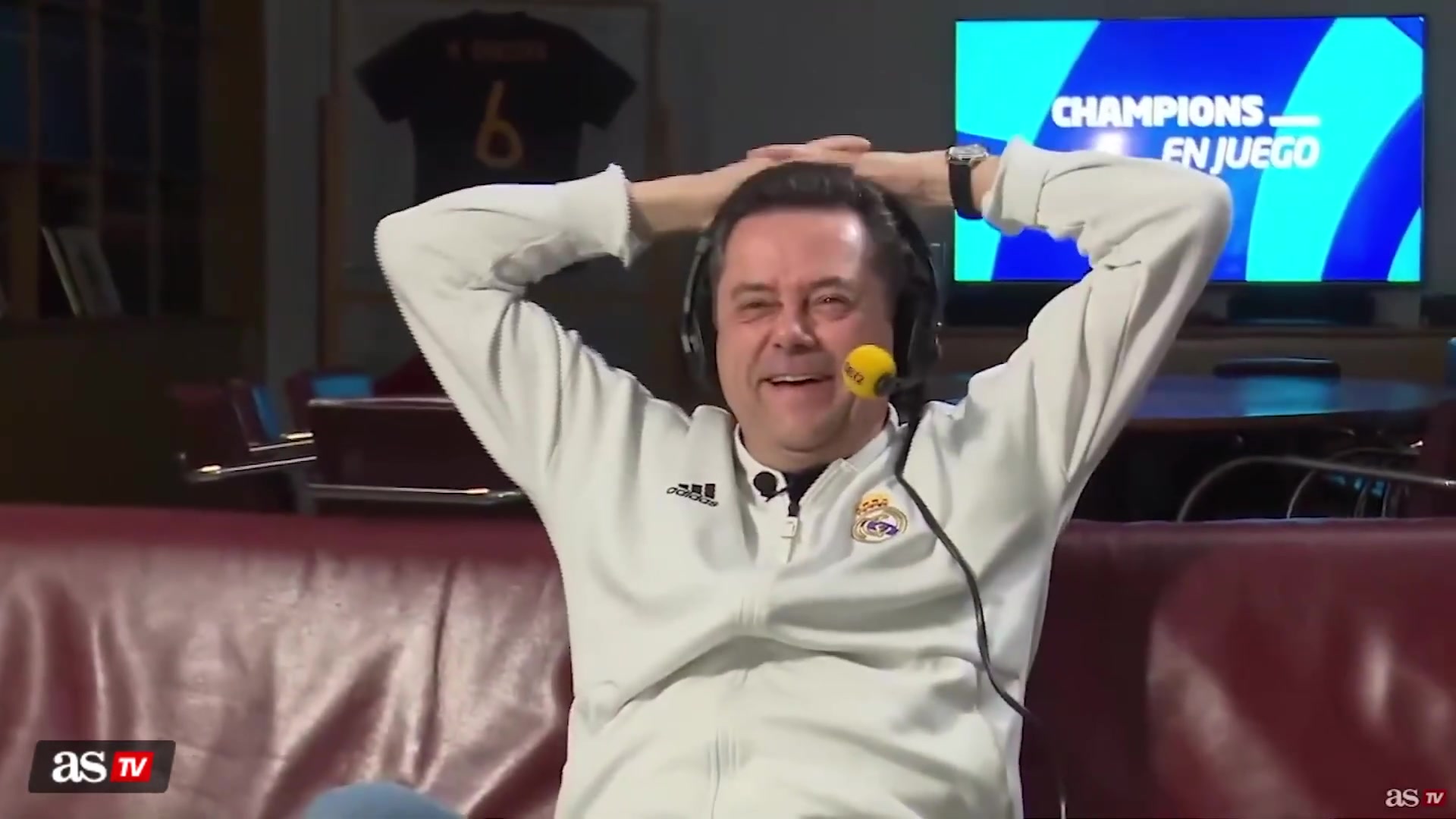 （贝弗利·米切尔）险些冲突！贝弗利和米切尔激烈争球互不相让