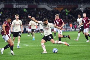 意甲-前场进攻乏力 AC米兰0-0闷平都灵仍居第一（意甲:ac米兰1-0都灵豪取联赛6连胜）