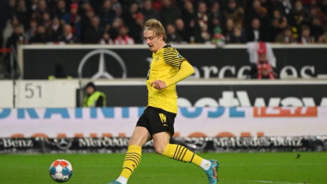 德甲-布兰特双响雷纳达胡德伤退 多特2-0斯图加特距榜首6分（布雷特多纳休）