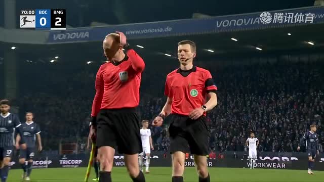 德甲-恩博洛建功边裁被杂物砸中 门兴70分钟2-0波鸿（恩博洛集锦）