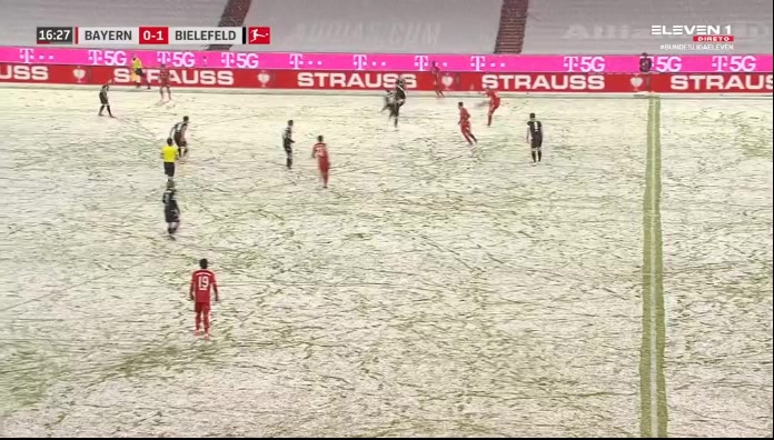 这还能看清？昔日拜仁与比勒菲尔德在大雪中踢德甲